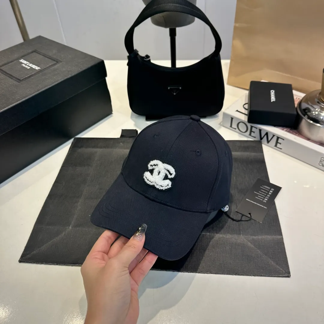 P60 Chanel's new autumn and winter classic casual and trendy style simple baseball cap🧢Japanese and Korean style, looks great with any combination! A must-have when traveling