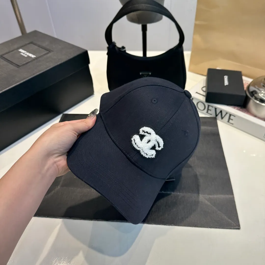 P60 Chanel's new autumn and winter classic casual and trendy style simple baseball cap🧢Japanese and Korean style, looks great with any combination! A must-have when traveling