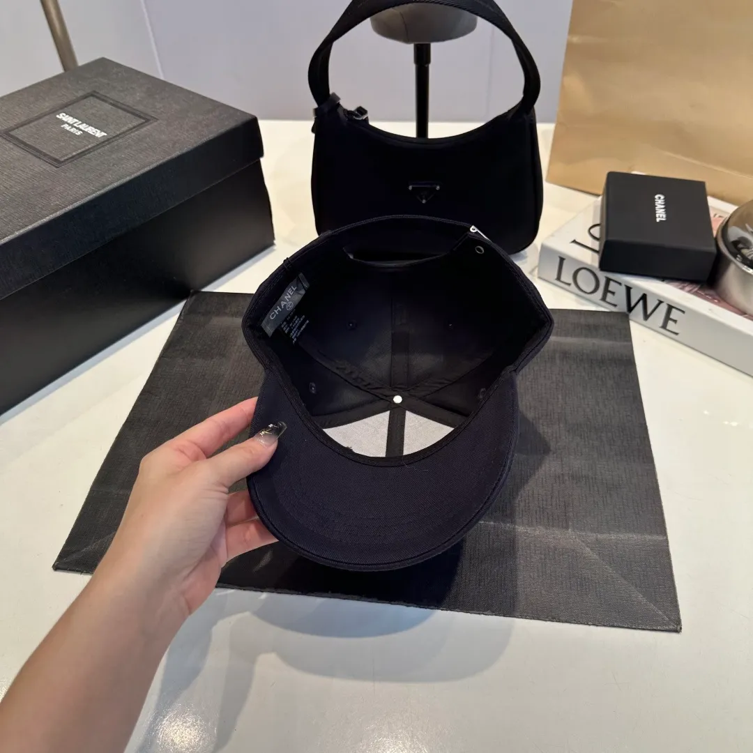 P60 Chanel's new autumn and winter classic casual and trendy style simple baseball cap🧢Japanese and Korean style, looks great with any combination! A must-have when traveling