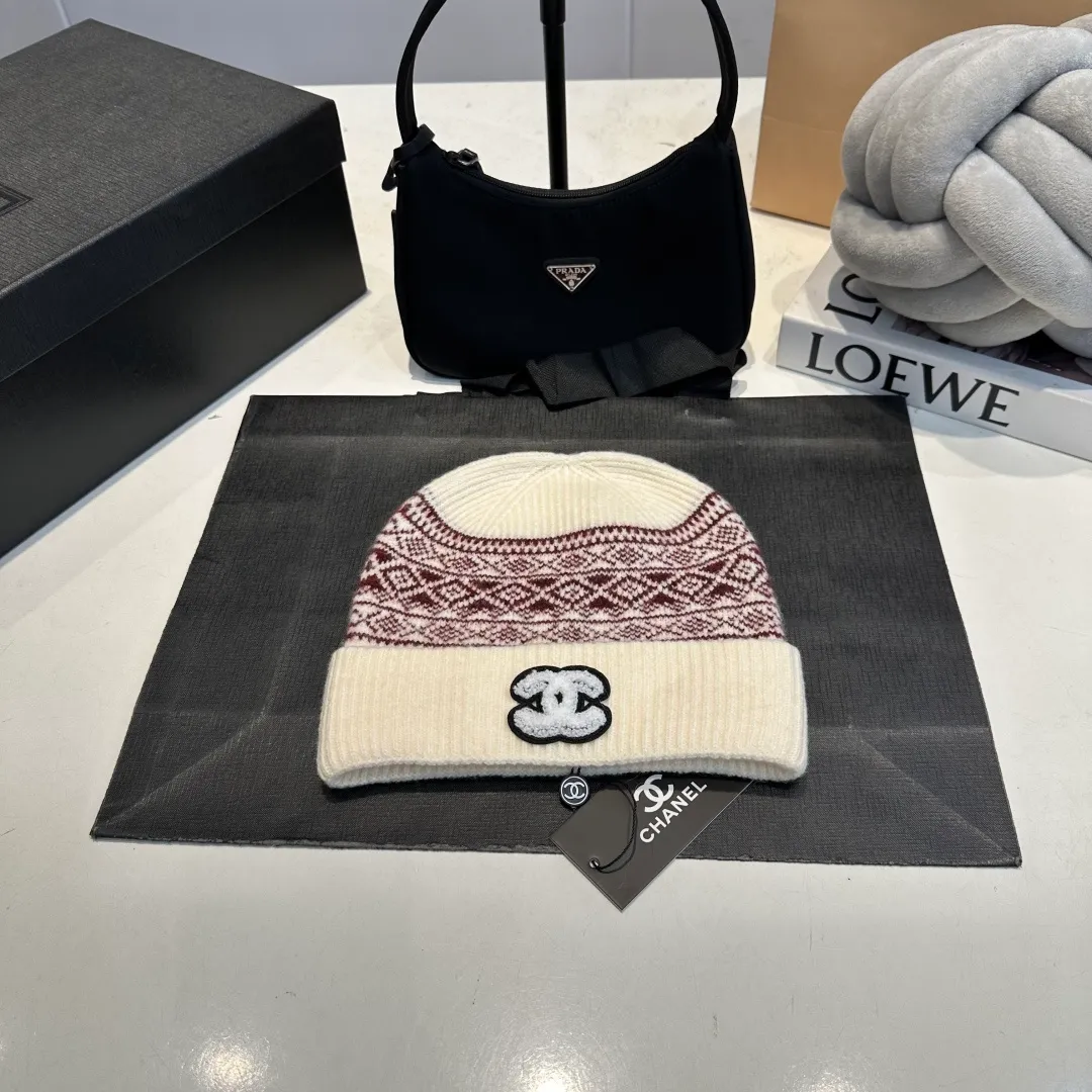 P60 Chanel knitted beanie