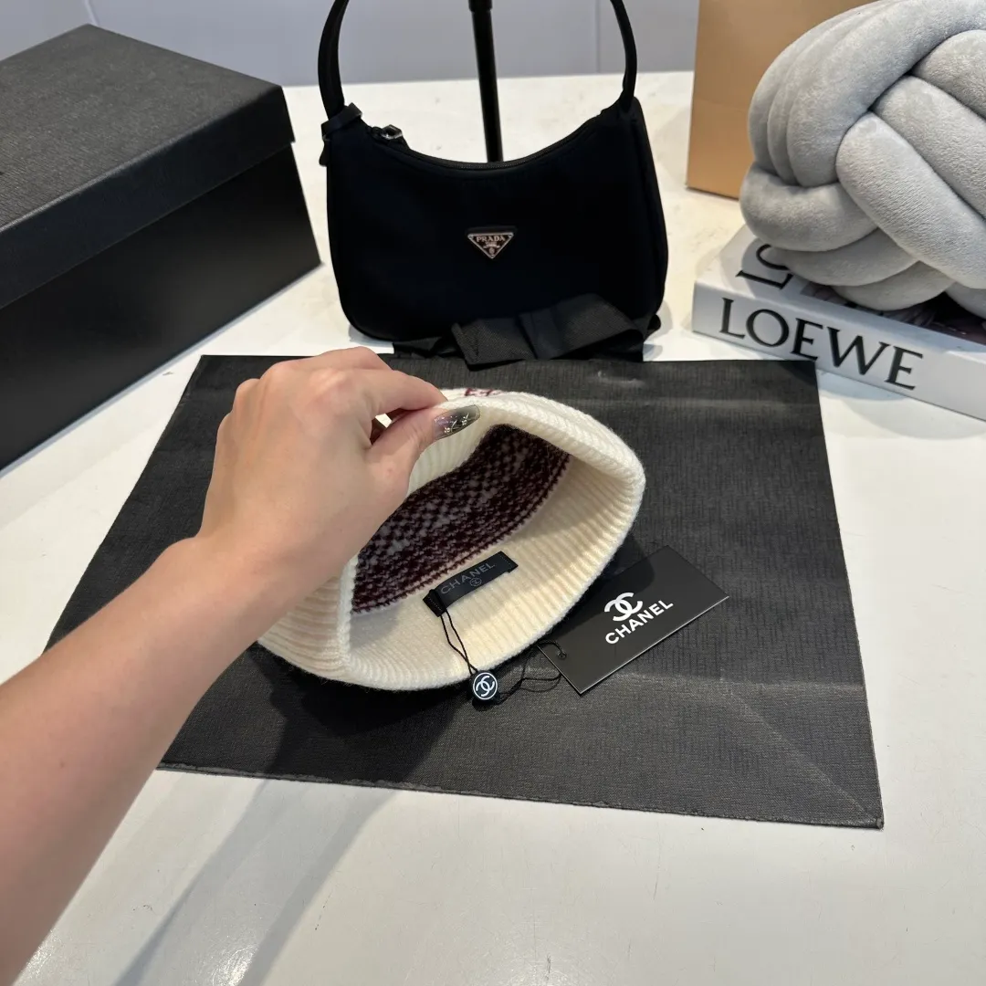 P60 Chanel knitted beanie