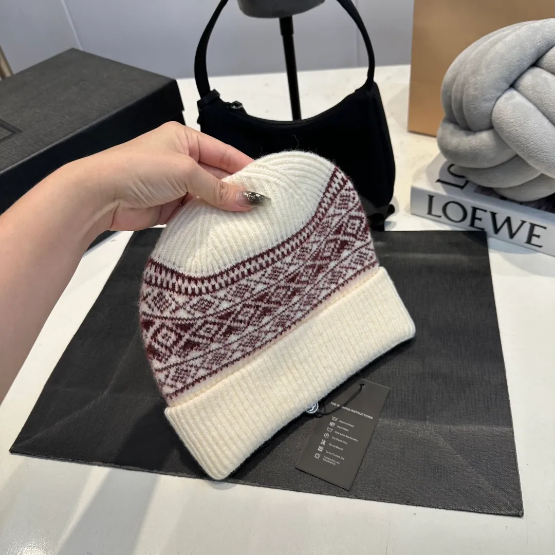 P60 Chanel knitted beanie