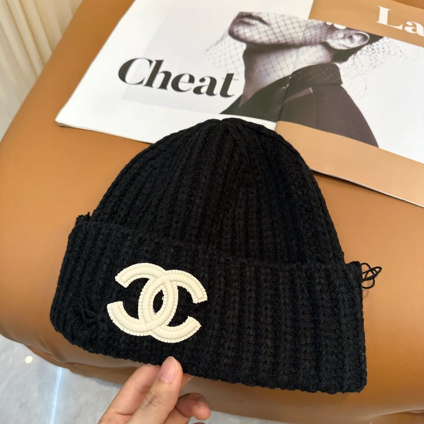 P60 comes with dust bag 🌺 [CHANEL] New knitted hat, Xiaohongshu, the main recommendation of major Internet celebrities! Thicker and warmer, fashionable and popular🌸First-class texture, the best brand for keeping warm in autumn and winter, order now, limited quantity available