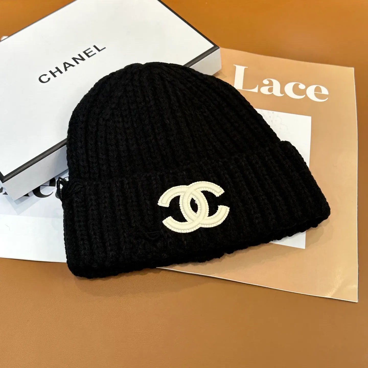 P60 comes with dust bag 🌺 [CHANEL] New knitted hat, Xiaohongshu, the main recommendation of major Internet celebrities! Thicker and warmer, fashionable and popular🌸First-class texture, the best brand for keeping warm in autumn and winter, order now, limited quantity available