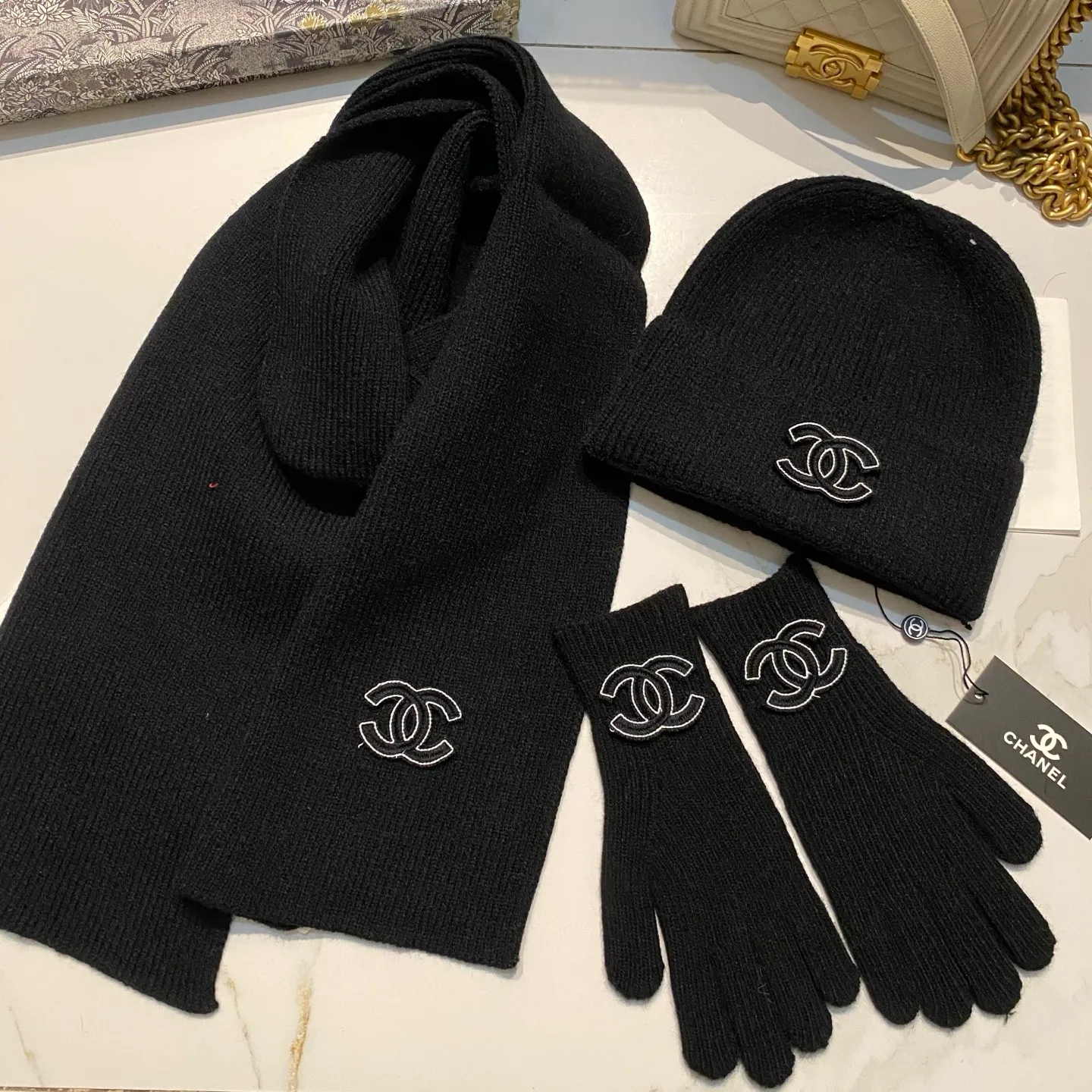 Chanel Chanel suit cashmere knitted hat + scarf + gloves
