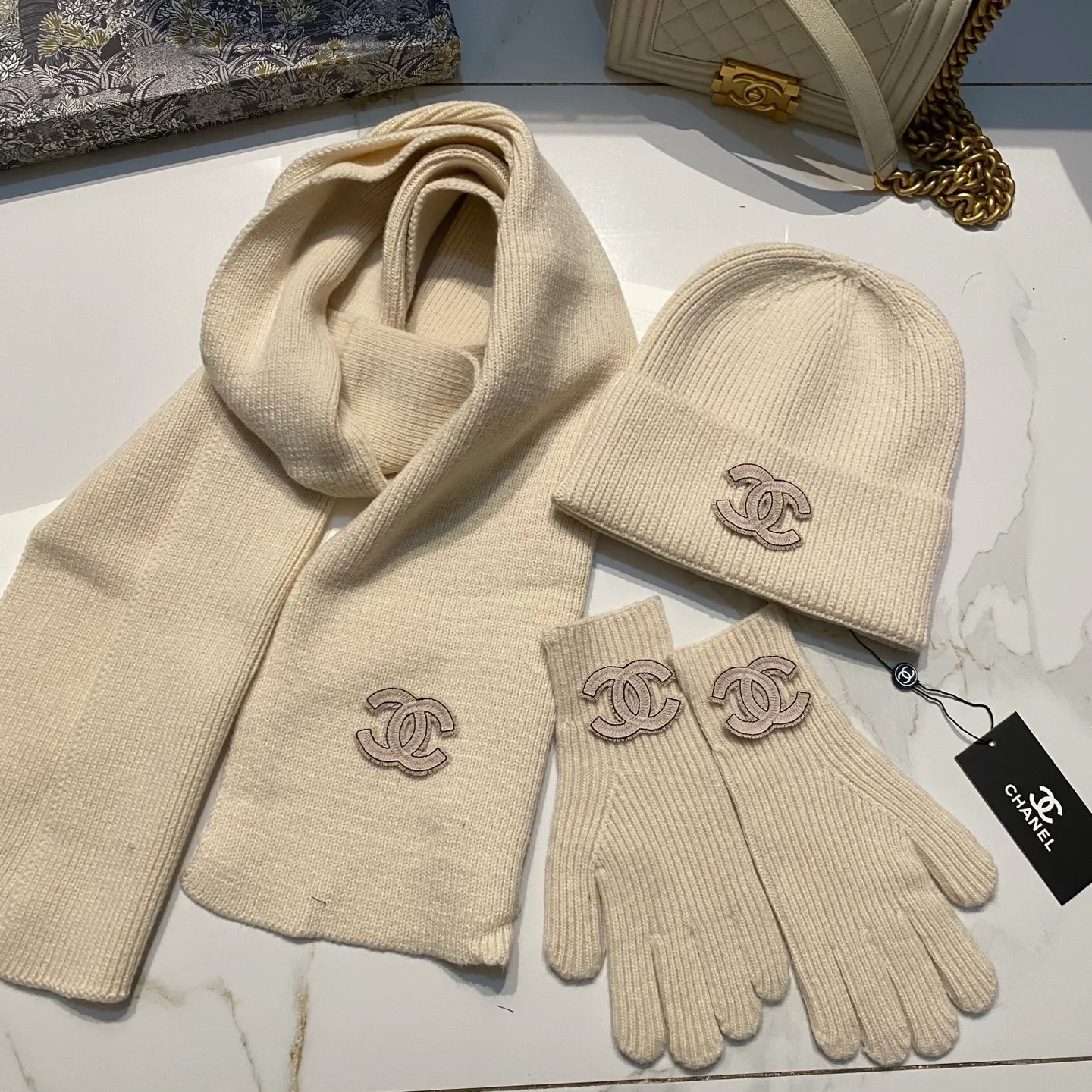 Chanel Chanel suit cashmere knitted hat + scarf + gloves