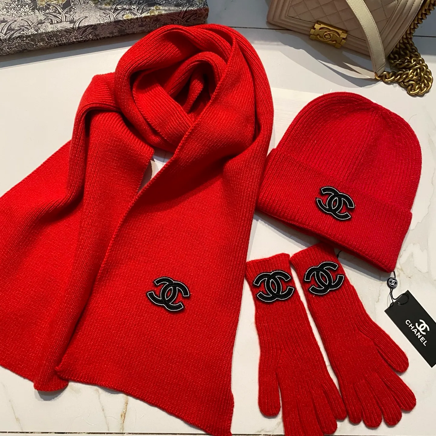Chanel Chanel suit cashmere knitted hat + scarf + gloves
