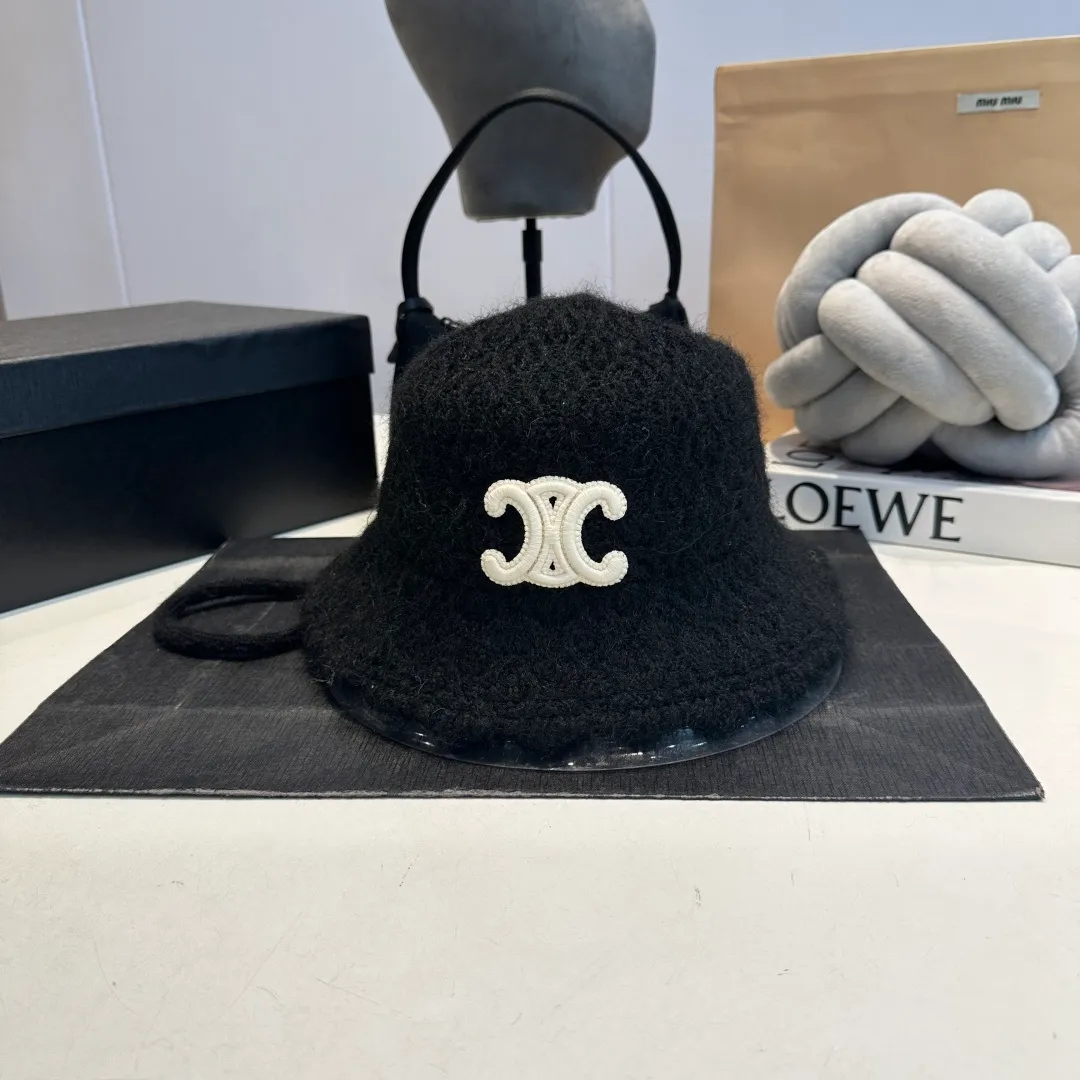 P60 CHANEL Chanel 2025 autumn and winter new small fragrant style fisherman hat unique design ~ a retro literary style