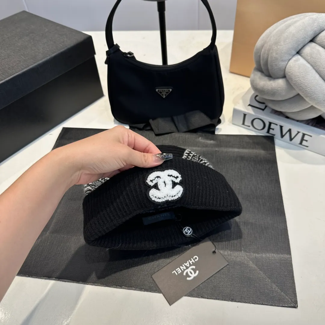 P60 Chanel knitted beanie