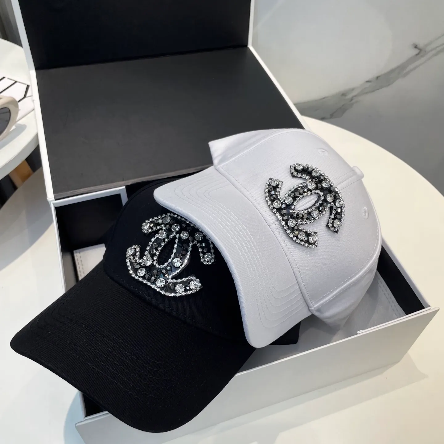 P50 CHANEL new high-end diamond hard-top baseball cap, Xiaoxiang logo is classic and simple, fashionable and casual design, popular new product