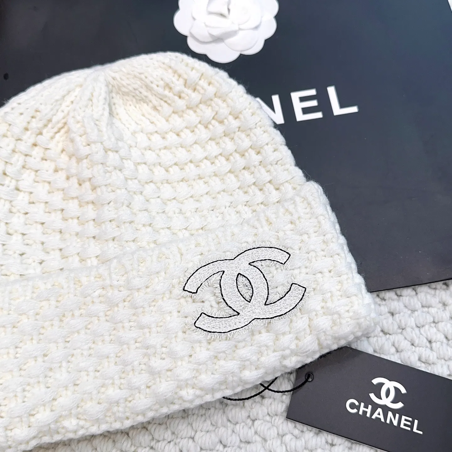 P70 Chanel official website quality Chanel autumn and winter woolen hat recommended by Internet celebrity fashion bloggers, Xiaohongshu's popular style, super soft and comfortable knitted hat with excellent elasticity!