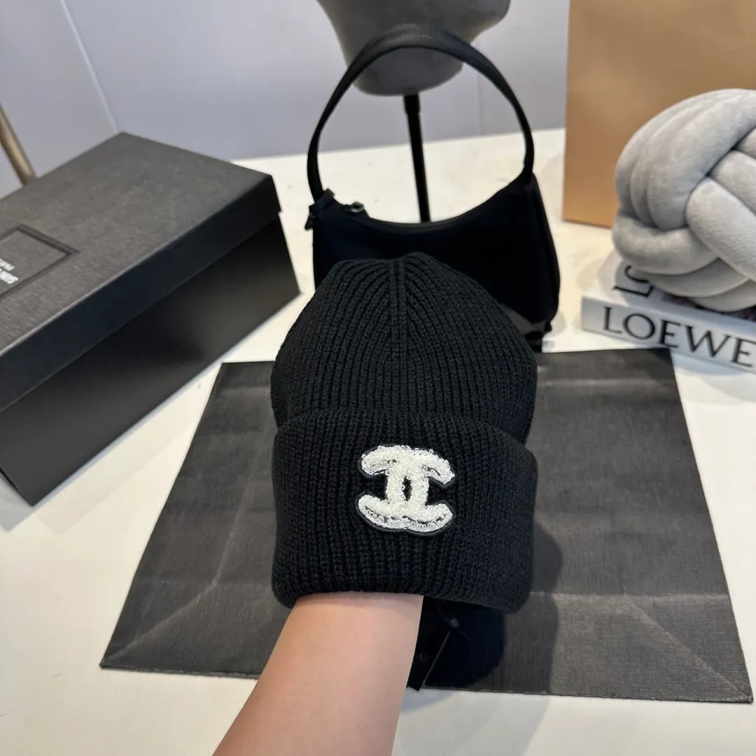 P60 Chanel knitted beanie