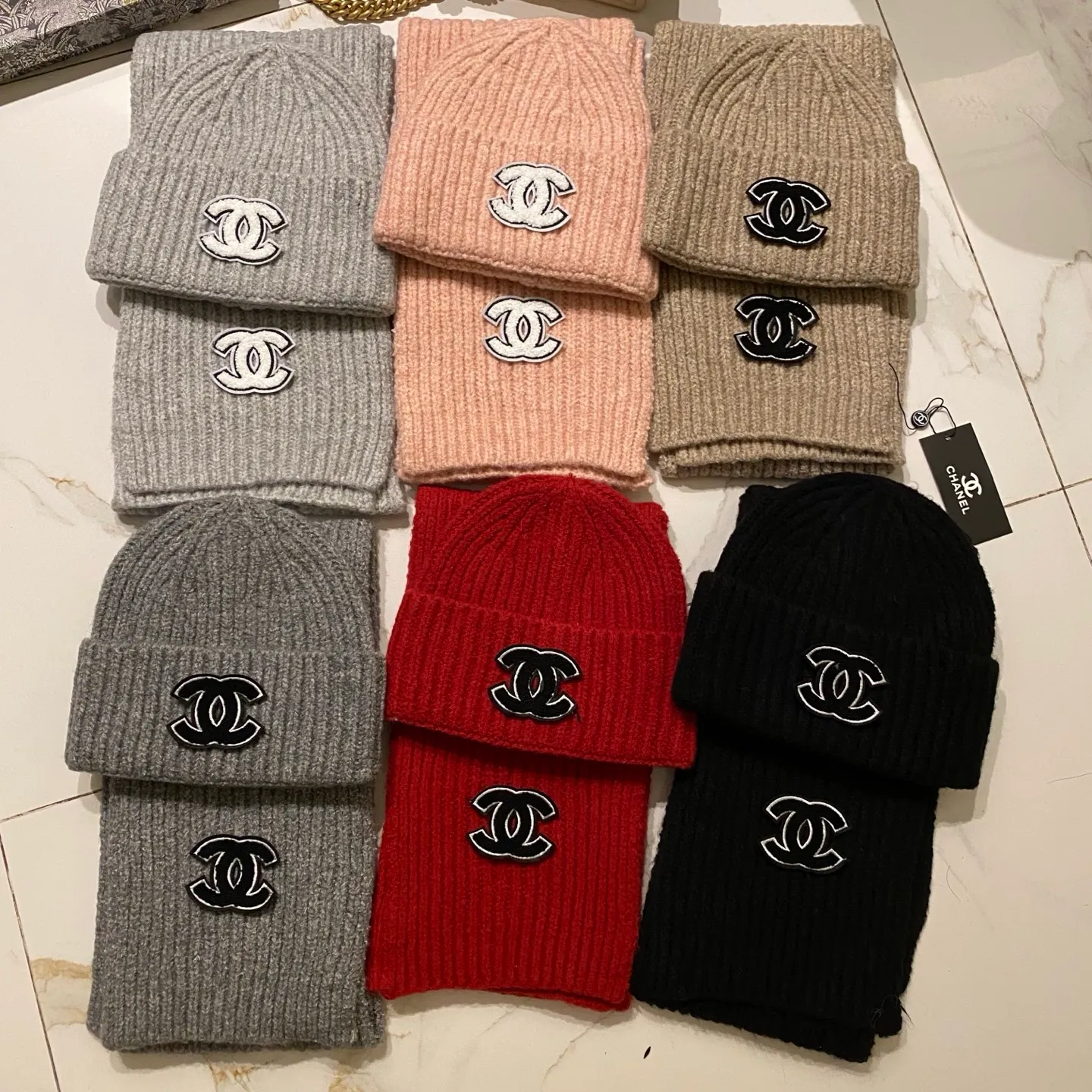 Chanel Chanel suit knitted hat + scarf