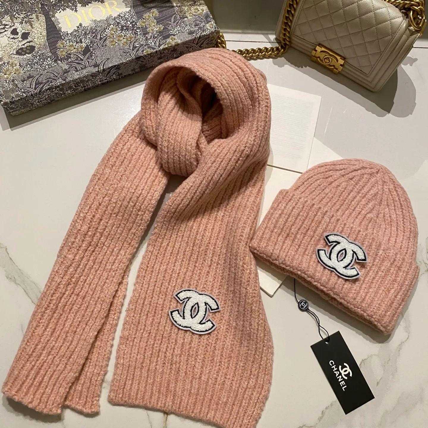 Chanel Chanel suit knitted hat + scarf