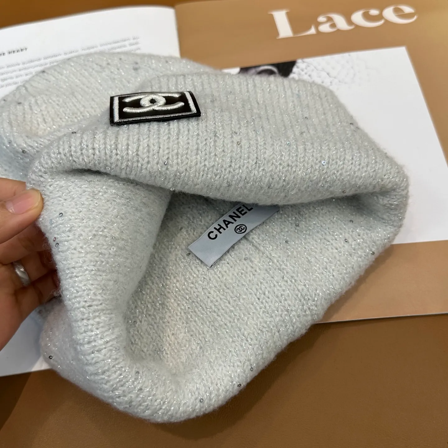 P66 comes with dust bag 🌺 [CHANEL] New knitted hat, Xiaohongshu, the main recommendation of major Internet celebrities! Thicker and warmer, fashionable and popular🌸First-class texture, the best brand for keeping warm in autumn and winter, order now, limited quantity available