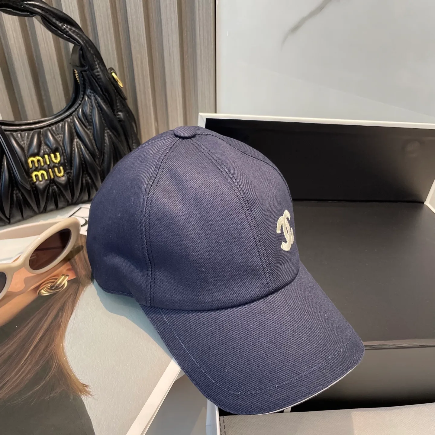 P90 Chanel counter new original embroidered baseball cap, 1:1 mold customization, three-dimensional embroidery, exquisite and flawless! 100% pure cotton fabric, original factory quality, exclusive physical photography.