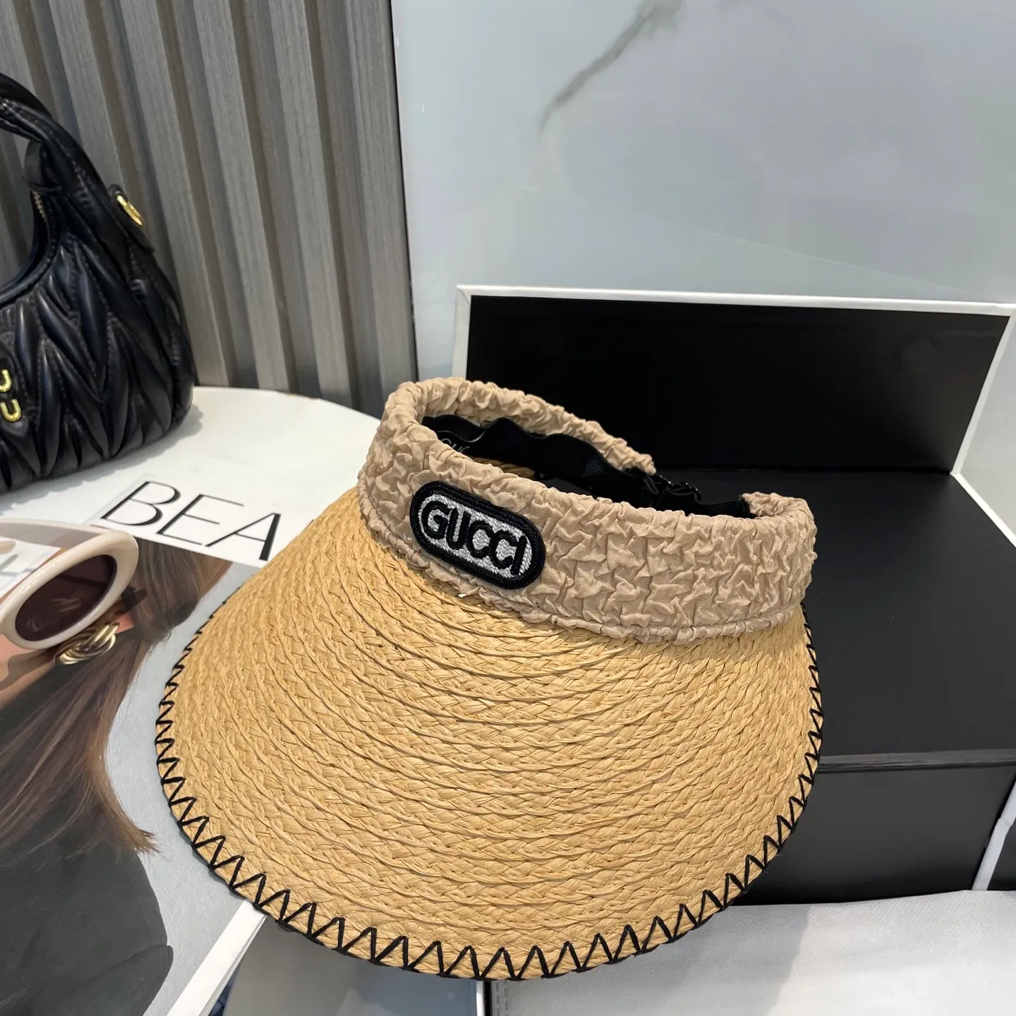 P70 Chanel's new hollow top hat, sweet style 💙Because the hat is hollow, you won't feel stuffy in summer and it doesn't pick up your hairstyle and face shape! The sun protection effect is no less than that of a professional sun protection cloth hat. Just buy the western style one🙄