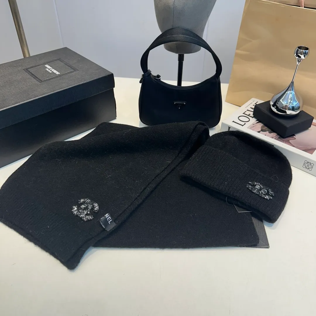 P220 Chanel Chanel knitted cashmere scarf hat set official model