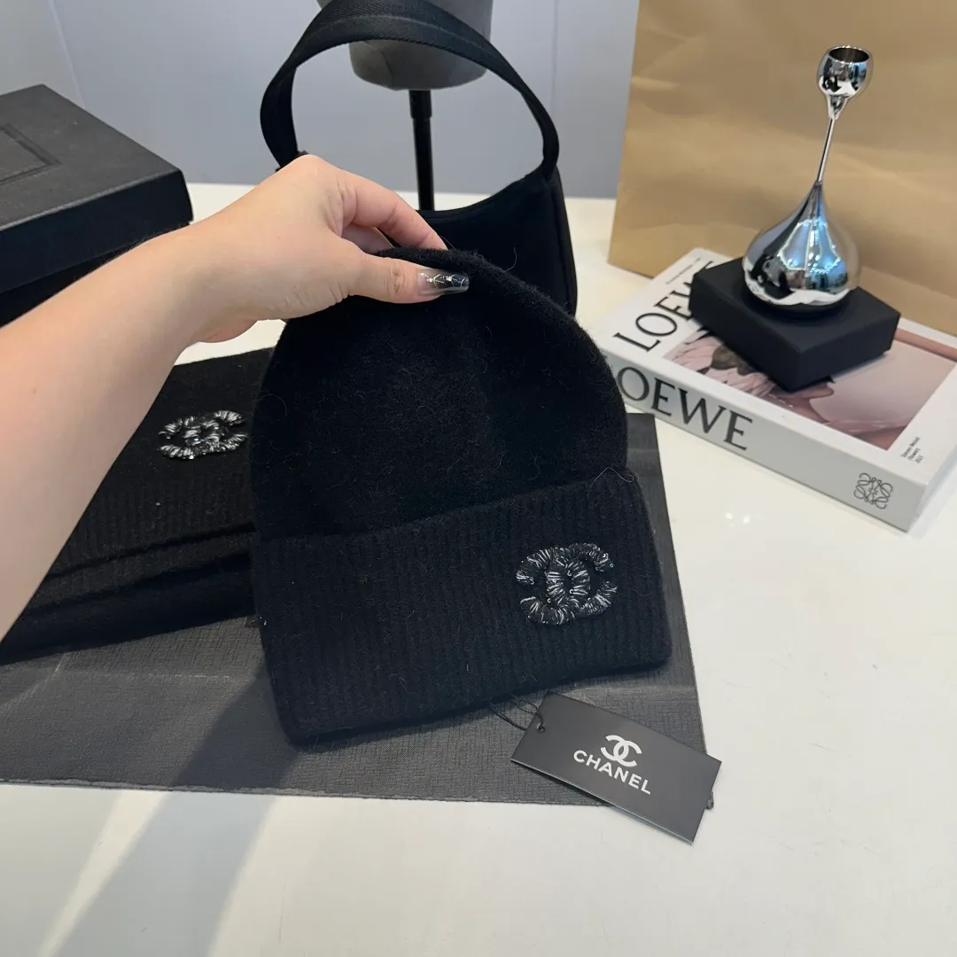 P220 Chanel Chanel knitted cashmere scarf hat set official model
