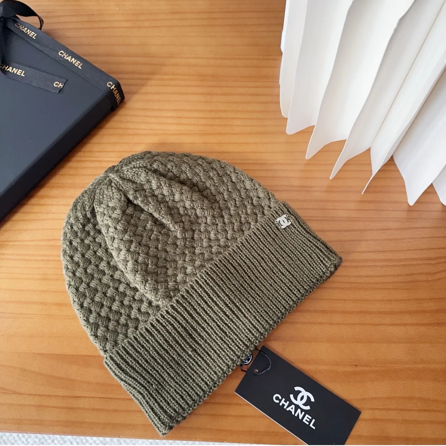 💰64 Chanel official website releases CHANEL small and popular knitted hat! Xiaohongshu’s new product is released, it’s so 🉑️, high-elastic fabric, classic colors, same style for men and women.