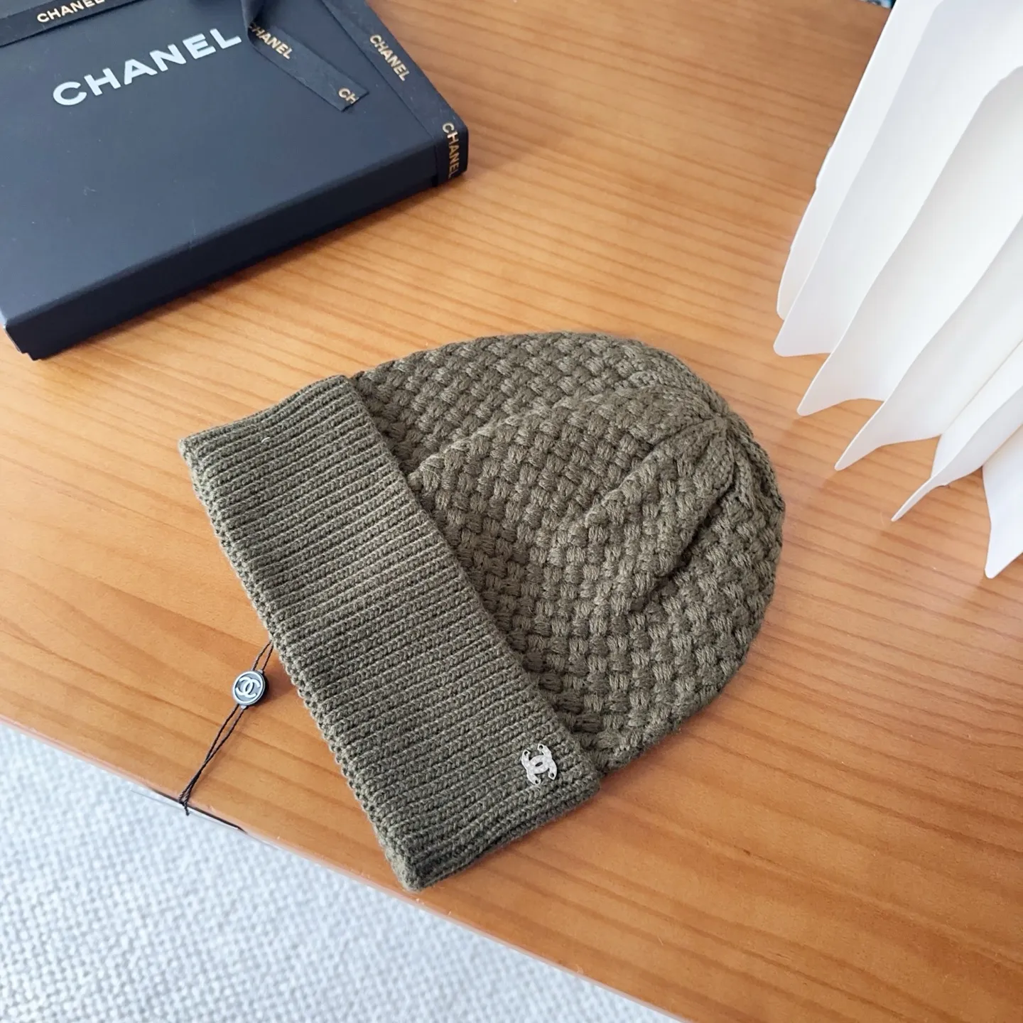 💰64 Chanel official website releases CHANEL small and popular knitted hat! Xiaohongshu’s new product is released, it’s so 🉑️, high-elastic fabric, classic colors, same style for men and women.