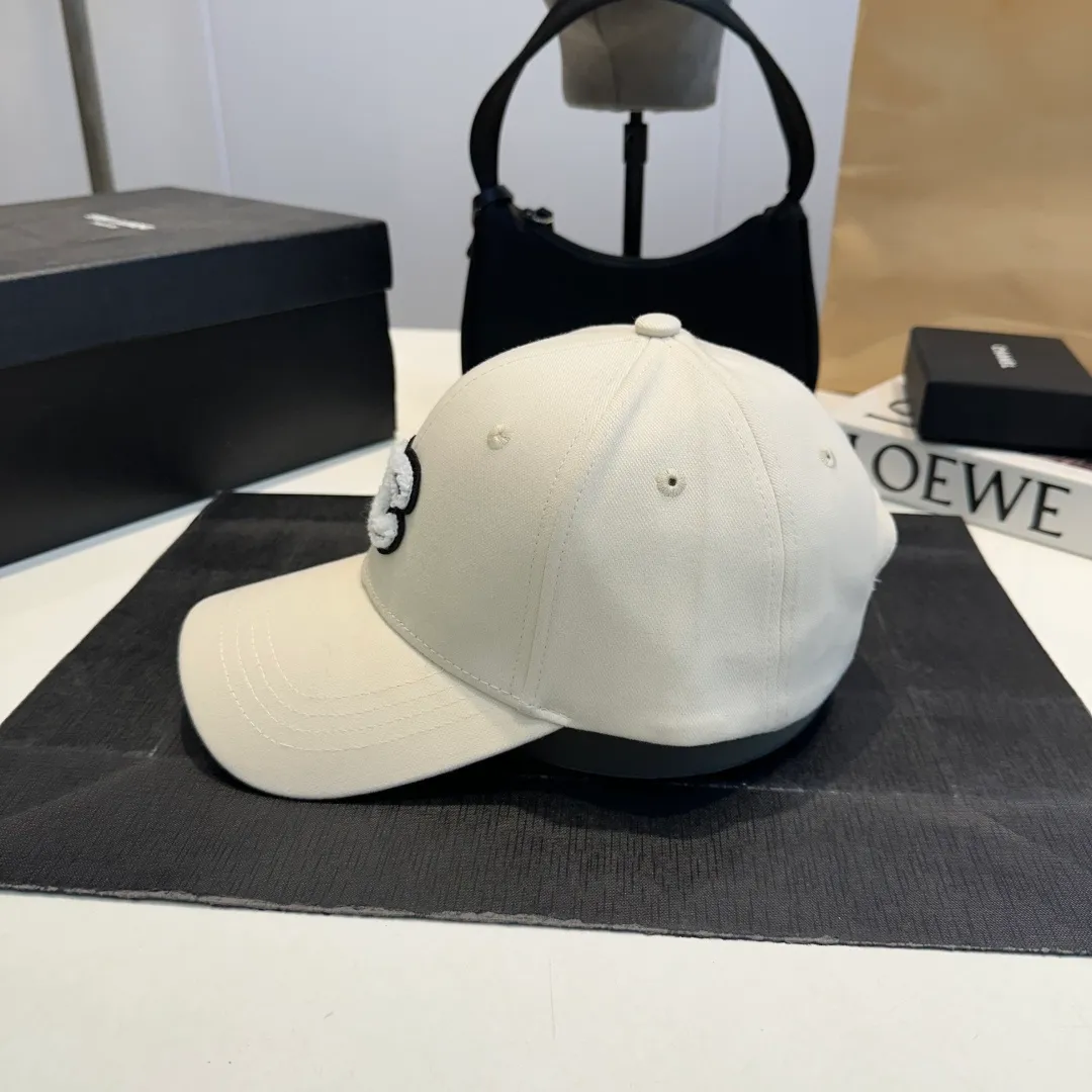 P60 Chanel's new autumn and winter classic casual and trendy style simple baseball cap🧢Japanese and Korean style, looks great with any combination! A must-have when traveling