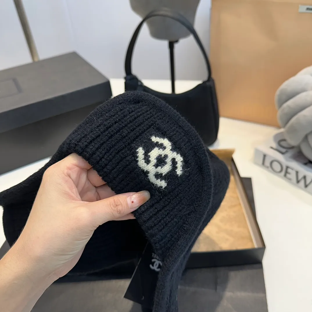 P60 Chane*🆕Chanel 24N new ski series wool hat, the popular Lei Feng hat all over the Internet, black and white, 4 colors, versatile and cool, can be worn by men and women as a couple, warm and good-looking, a must-have