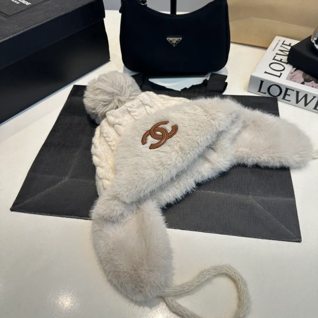 P70 Chanel Chanel's new rabbit fur ear protection hat, a must-have new style for autumn and winter