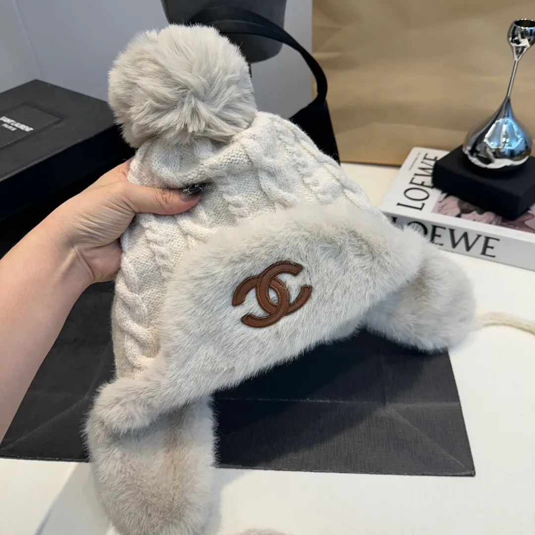 P70 Chanel Chanel's new rabbit fur ear protection hat, a must-have new style for autumn and winter