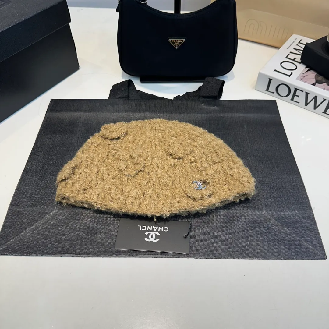 P70 Chanel Chanel 25 autumn and winter style knitted hat wool pile hat fashion trendsetter, star knitted hat same style, hot style