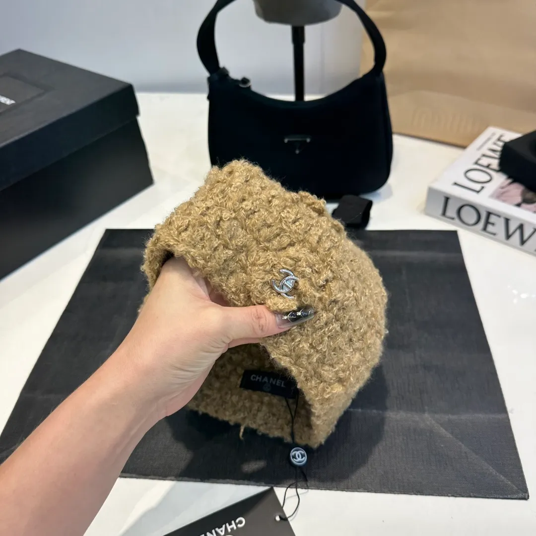 P70 Chanel Chanel 25 autumn and winter style knitted hat wool pile hat fashion trendsetter, star knitted hat same style, hot style