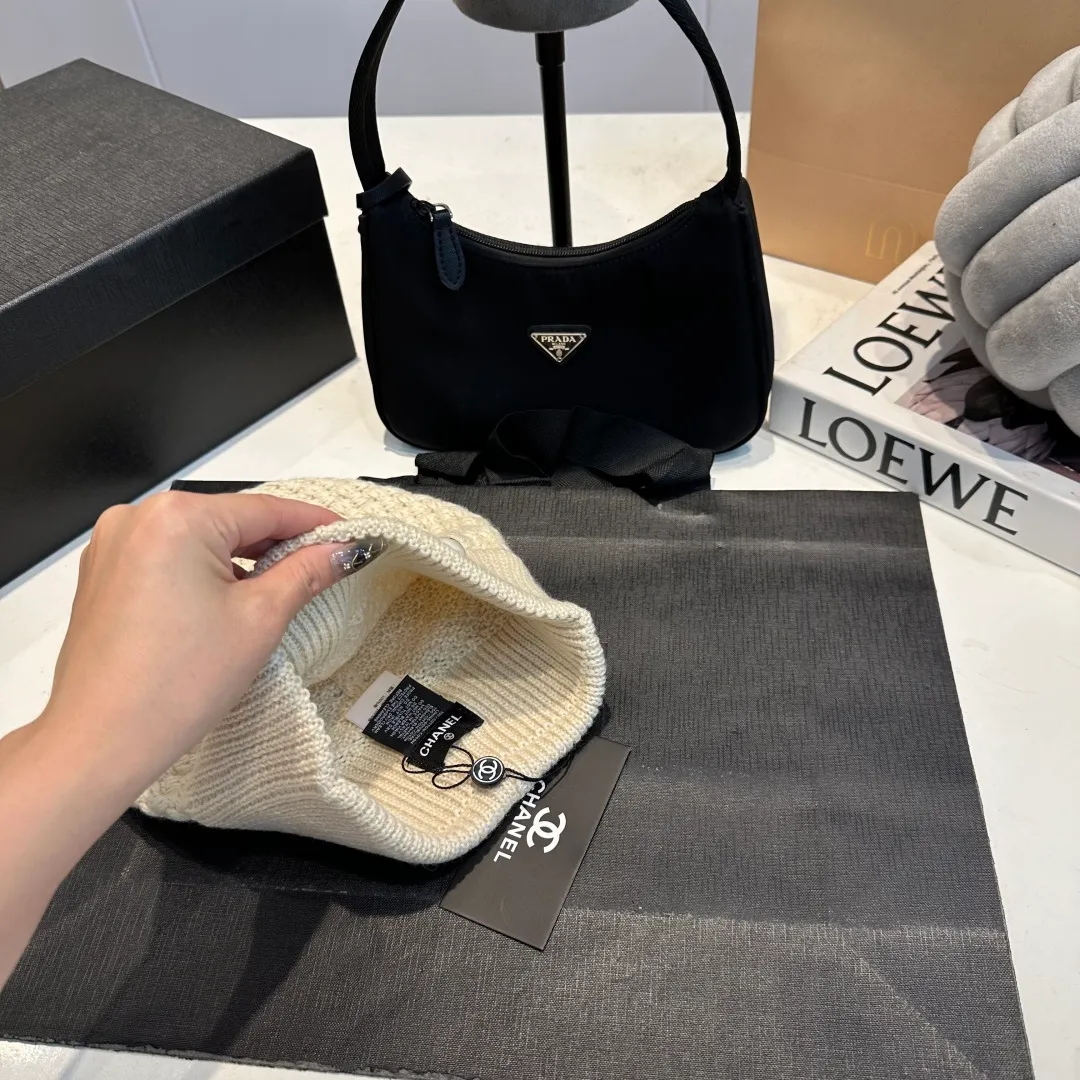 P70 Chanel Chanel knitted beanie