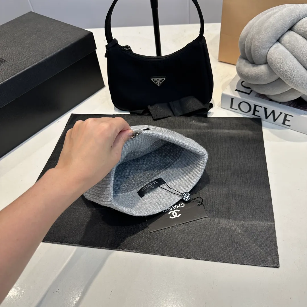 P60 Chanel knitted beanie