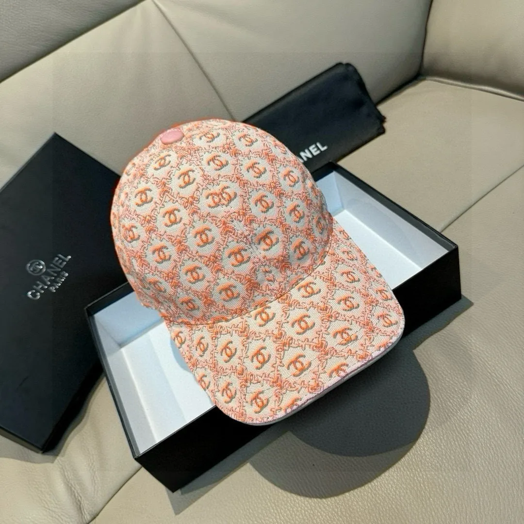 p90 new model shipped!   , Chanel (Chanel) new original baseball cap, small double C jacquard, 1:1 mold opening and customization at the counter, original canvas fabric + first layer of cowhide, light and breathable! The quality is great, the basic head circumference is 56cm, and the patch is adjustable.