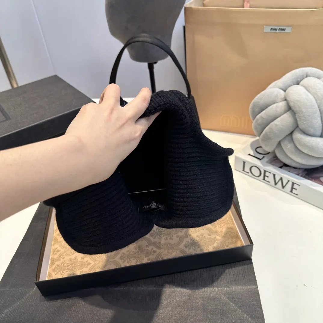 P60 Chane*🆕Chanel 24N new ski series wool hat, the popular Lei Feng hat all over the Internet, black and white, 4 colors, versatile and cool, can be worn by men and women as a couple, warm and good-looking, a must-have