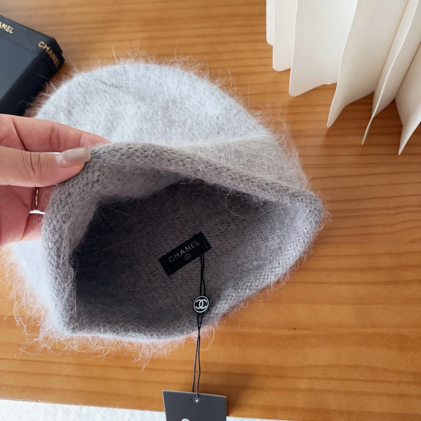 💰60 Chanel official website releases CHANEL small and popular knitted hat! Xiaohongshu’s new product is released, it’s so 🉑️, high-elastic fabric, classic colors, same style for men and women.