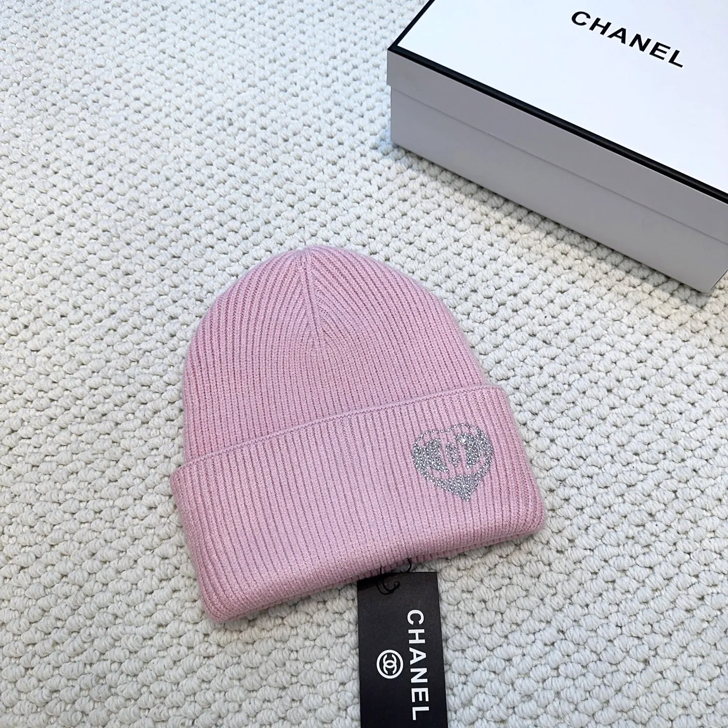 P80 CHANEL Chanel】🔥Simple rhinestone style knitted beanie, super popular💖The texture is first-class, it is very easy to match when going out!