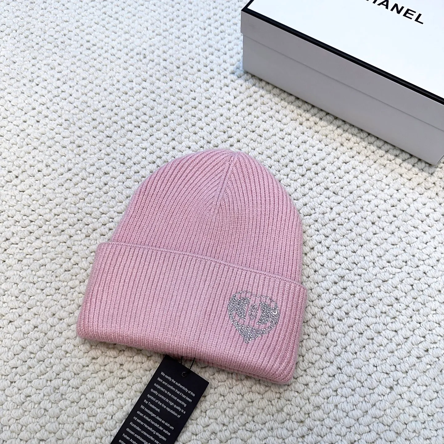 P80 CHANEL Chanel】🔥Simple rhinestone style knitted beanie, super popular💖The texture is first-class, it is very easy to match when going out!