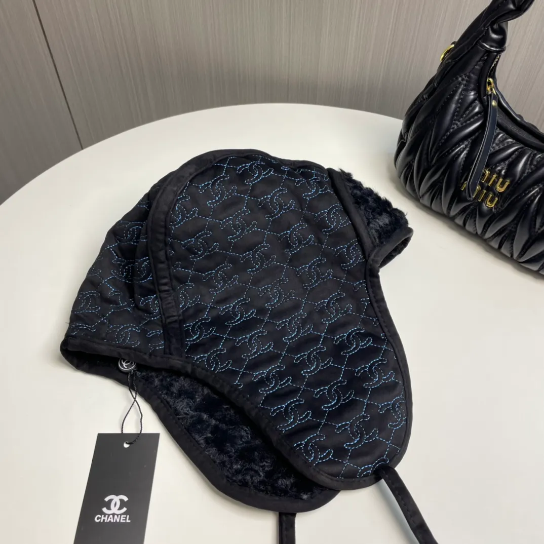 P56 Chanel 🎿 Ski Series Autumn and Winter Goods Popular Lei Feng Hat Ear Protector Hat Soft and Warm, Essential for Skiing