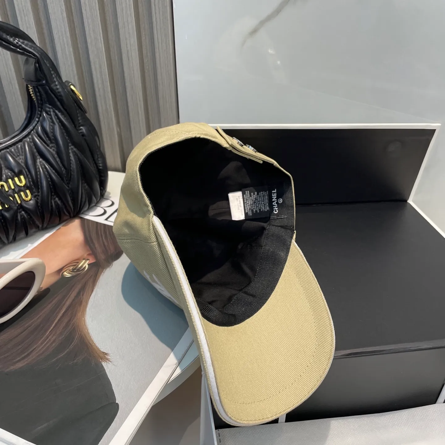 P90 Chanel counter new original embroidered baseball cap, 1:1 mold customization, three-dimensional embroidery, exquisite and flawless! 100% pure cotton fabric, original factory quality, exclusive physical photography.