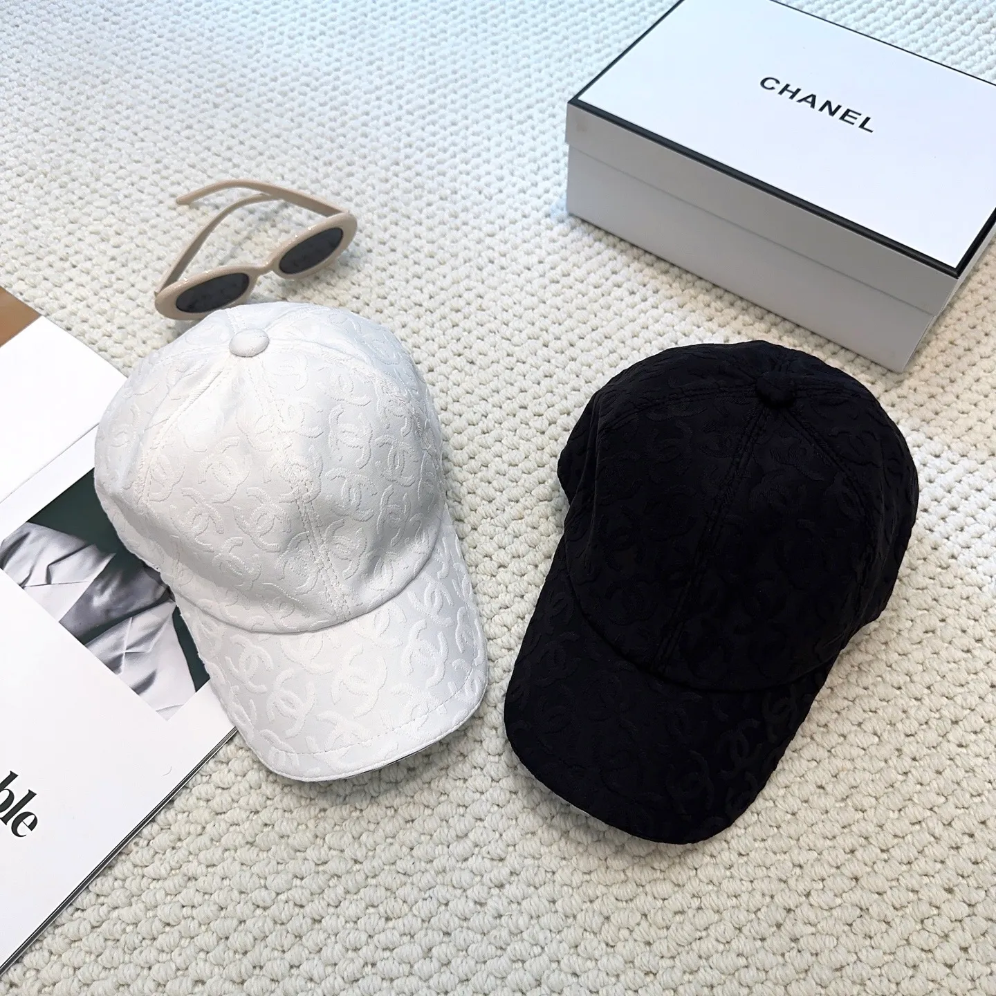 P96 Chanel's new baseball cap 🧢High quality 1:1 replica, customized front fabric canvas jacquard. High-end customized model, irresistible presbyopic canvas, very flattering and small, you can enter it with your eyes closed, I give it 100 points for the quality!