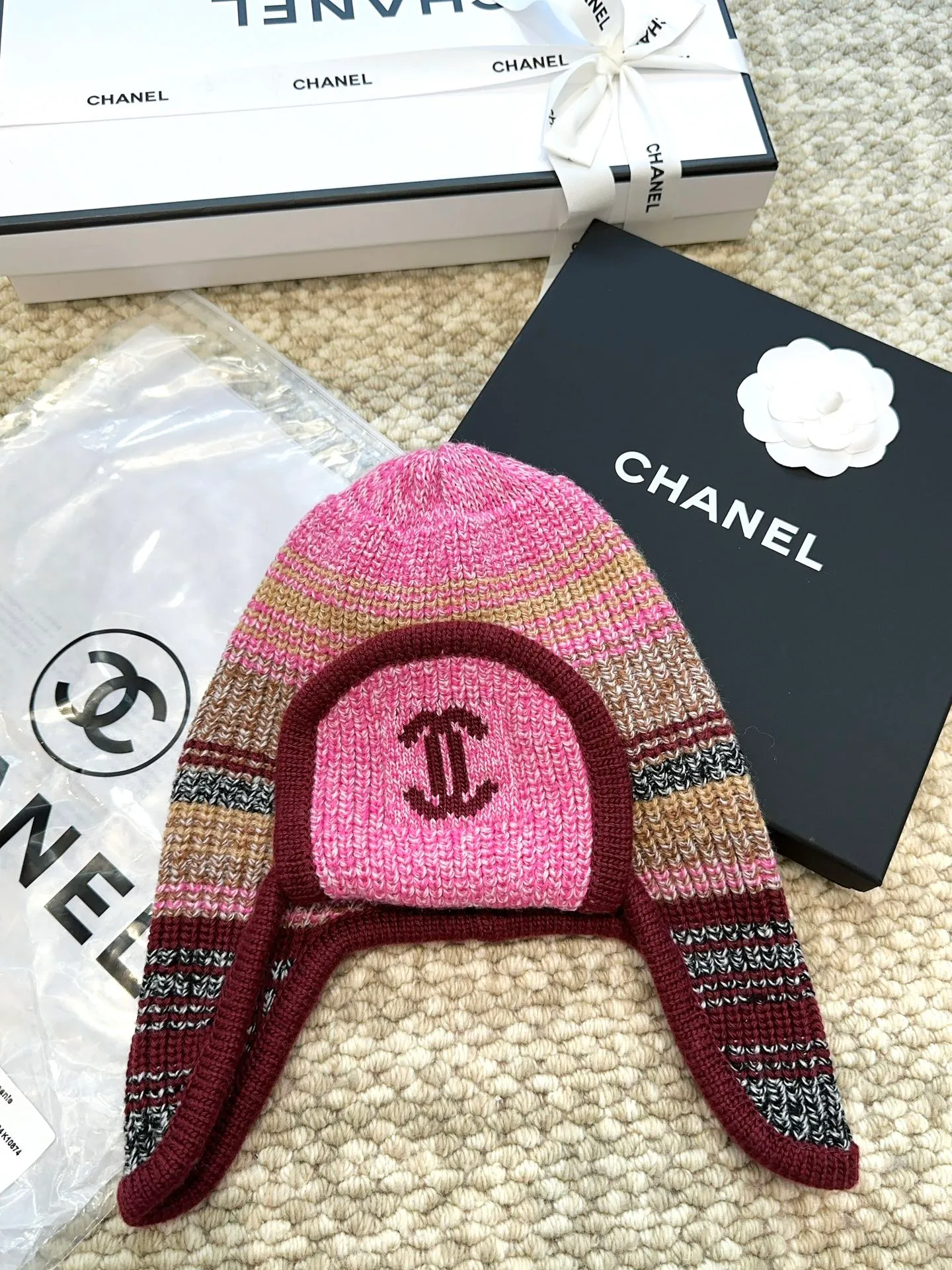 Chane*🆕Chanel 24N new ski series wool hat, the Lei Feng hat that is popular all over the Internet, who can wear it better? 4️⃣Personal colors, black and white, versatile and cool, blue and pink, cute, men and women can wear couple style, wool and cashmere material, warm and good-looking, a must-have👍👍👍