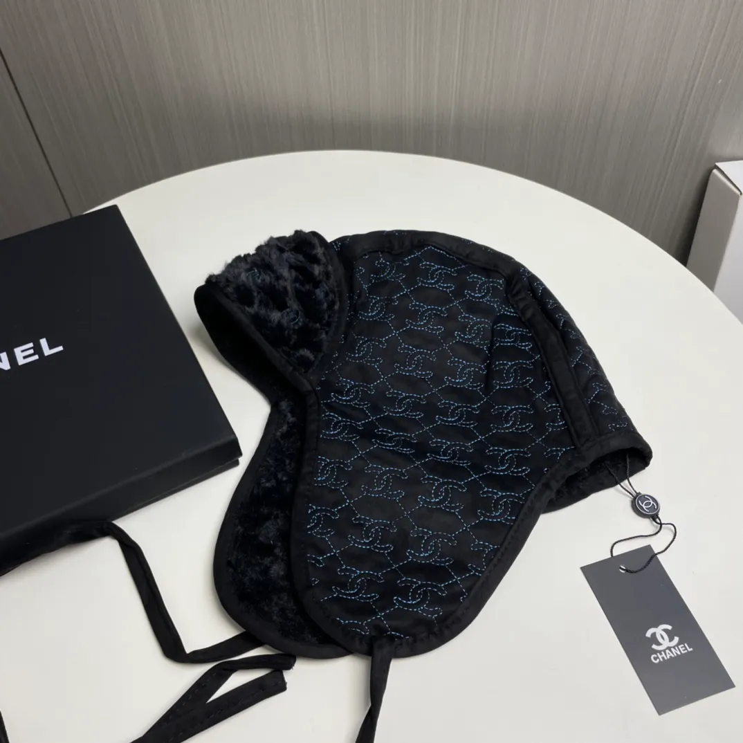 P56 Chanel 🎿 Ski Series Autumn and Winter Goods Popular Lei Feng Hat Ear Protector Hat Soft and Warm, Essential for Skiing