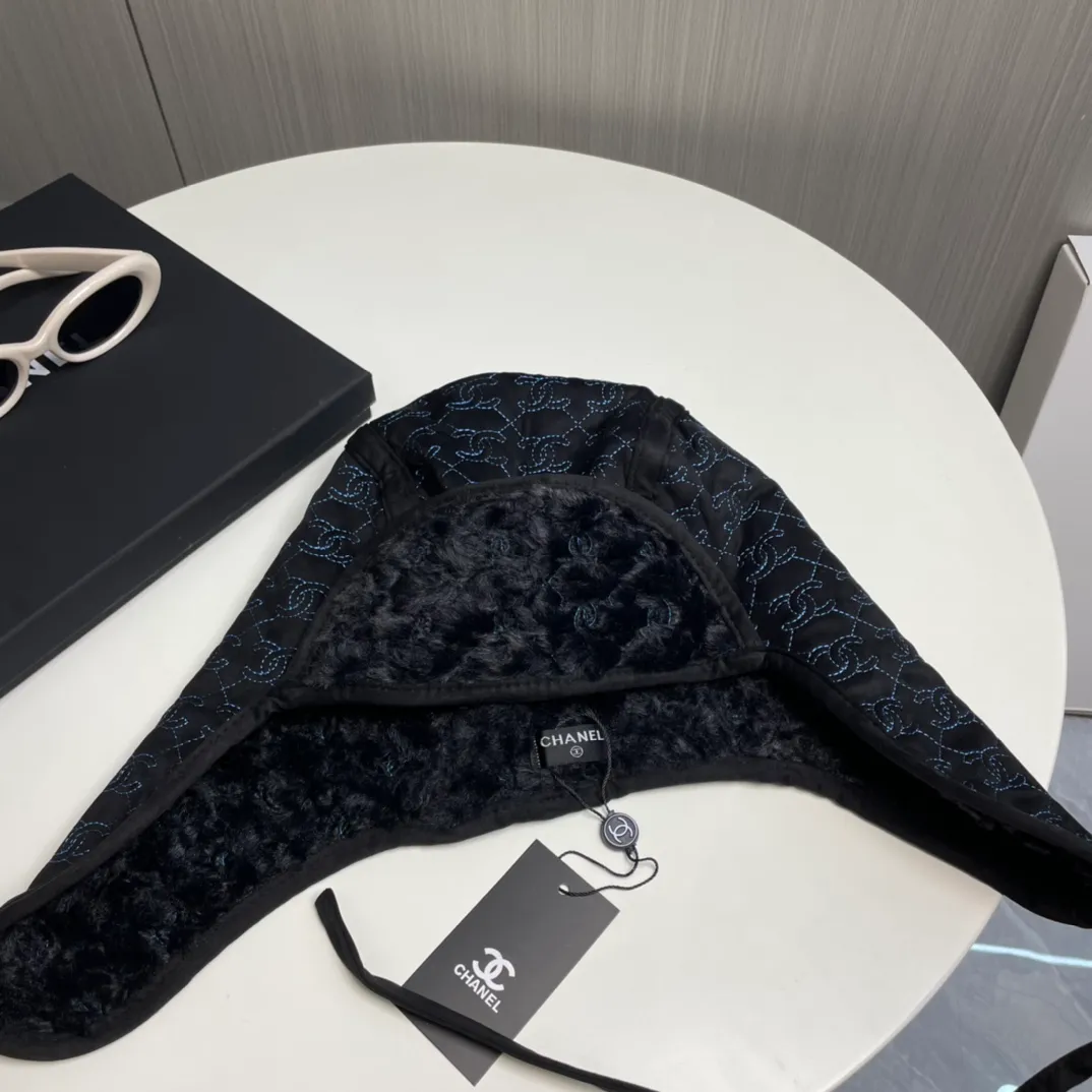 P56 Chanel 🎿 Ski Series Autumn and Winter Goods Popular Lei Feng Hat Ear Protector Hat Soft and Warm, Essential for Skiing