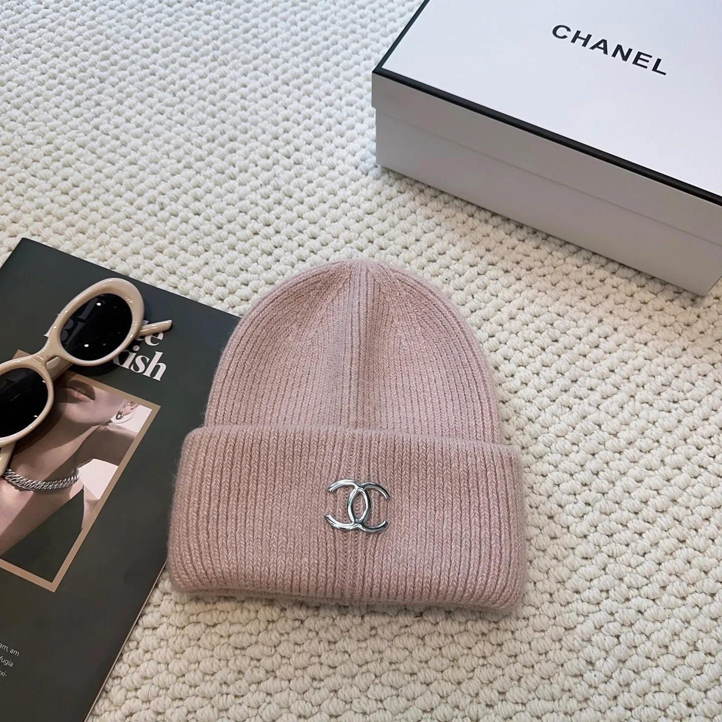 P60 comes with dust bag 🌺 [CHANEL] New rabbit fur knitted hat, Xiaohongshu, the main recommendation of major Internet celebrities! Thicker and warmer, fashionable and popular🌸First-class texture, the best brand for keeping warm in autumn and winter, order now, limited quantity available