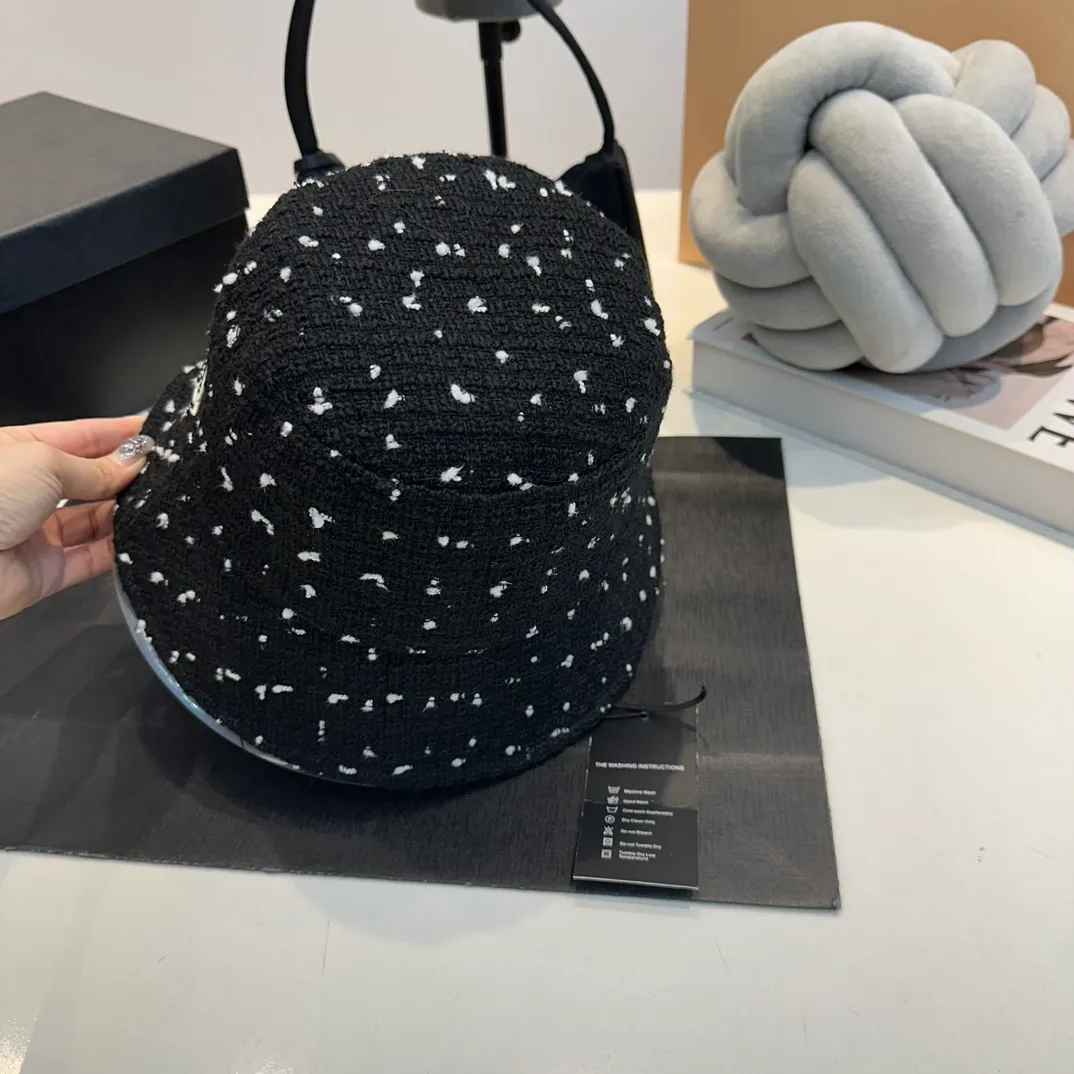 P60 Chanel Chanel hat women's Internet celebrity style retro British plaid fisherman hat women's autumn and winter Korean version concave basin hat