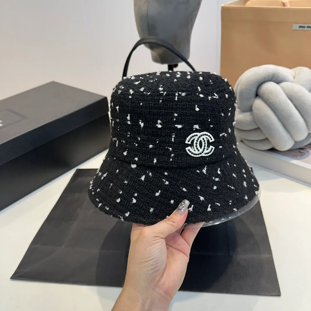 P60 Chanel Chanel hat women's Internet celebrity style retro British plaid fisherman hat women's autumn and winter Korean version concave basin hat