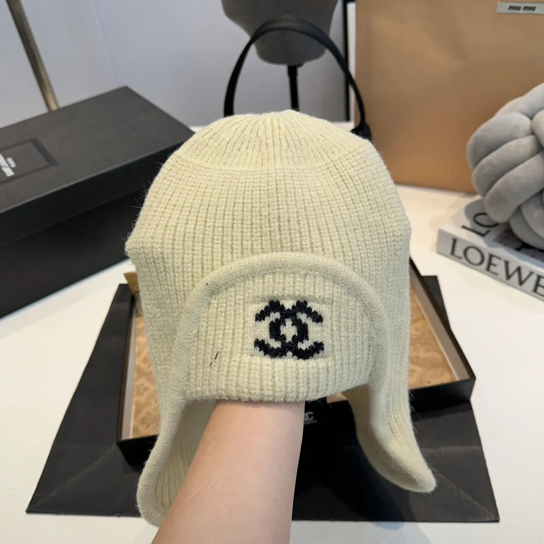 P60 Chane*🆕Chanel 24N new ski series wool hat, the popular Lei Feng hat all over the Internet, black and white, 4 colors, versatile and cool, can be worn by men and women as a couple, warm and good-looking, a must-have