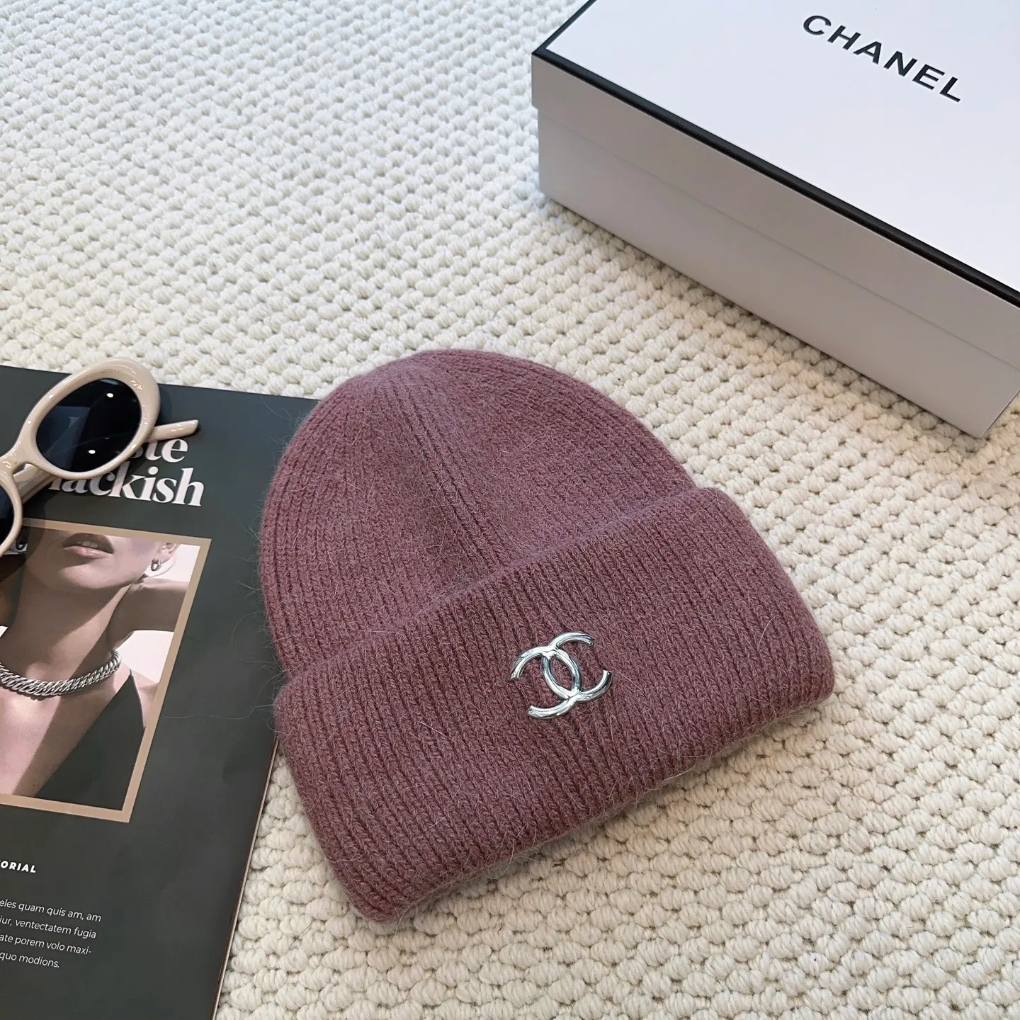 P60 comes with dust bag 🌺 [CHANEL] New rabbit fur knitted hat, Xiaohongshu, the main recommendation of major Internet celebrities! Thicker and warmer, fashionable and popular🌸First-class texture, the best brand for keeping warm in autumn and winter, order now, limited quantity available