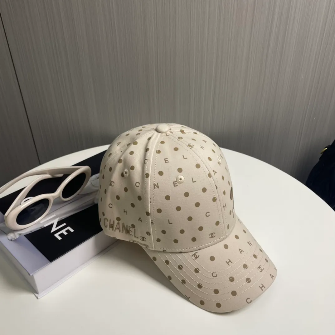 P60 CHANEL] New simple embroidered logo baseball cap 🧢New model shipped, big brand style is super easy to match, hurry up and get it